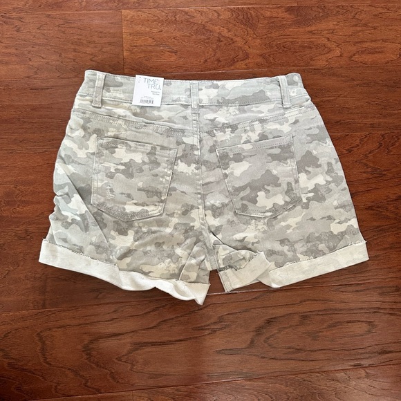 Camo mid rise shorts - Picture 2 of 5
